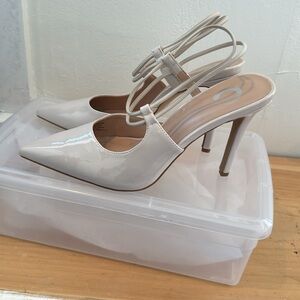 BRAND NEW: Journee Collection White Patent Leather Heels 👠